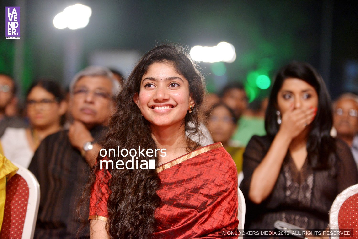 https://onlookersmedia.in/wp-content/uploads/2016/02/Sai-Pallavi-at-Asianet-Film-Award-2016-30.jpg