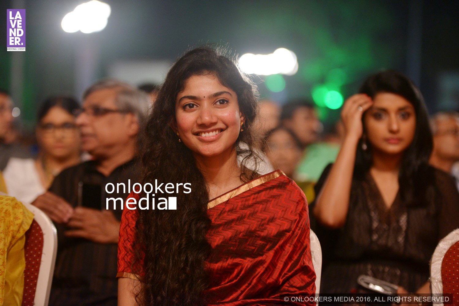 https://onlookersmedia.in/wp-content/uploads/2016/02/Sai-Pallavi-at-Asianet-Film-Award-2016-31.jpg