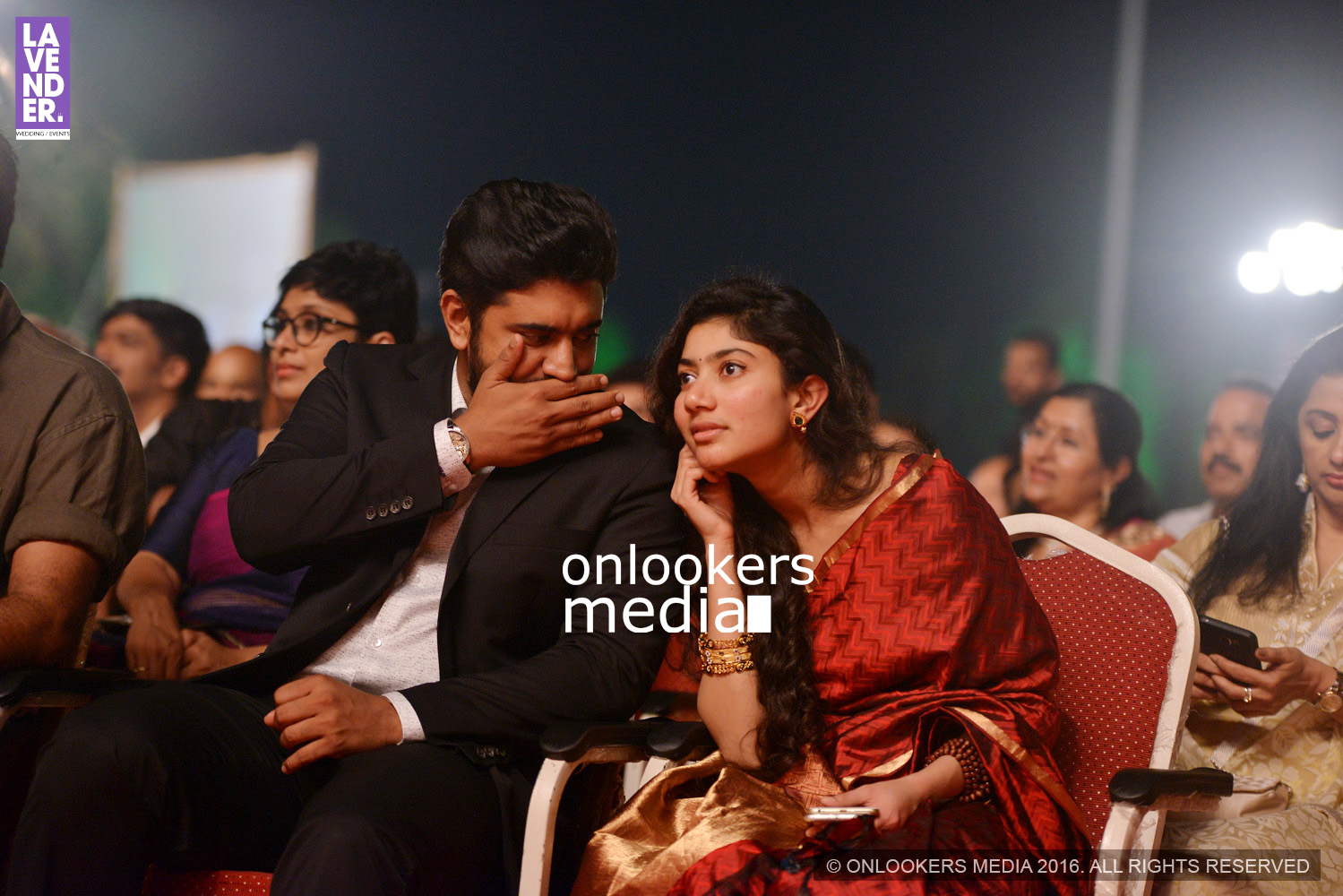 https://onlookersmedia.in/wp-content/uploads/2016/02/Sai-Pallavi-at-Asianet-Film-Award-2016-8.jpg