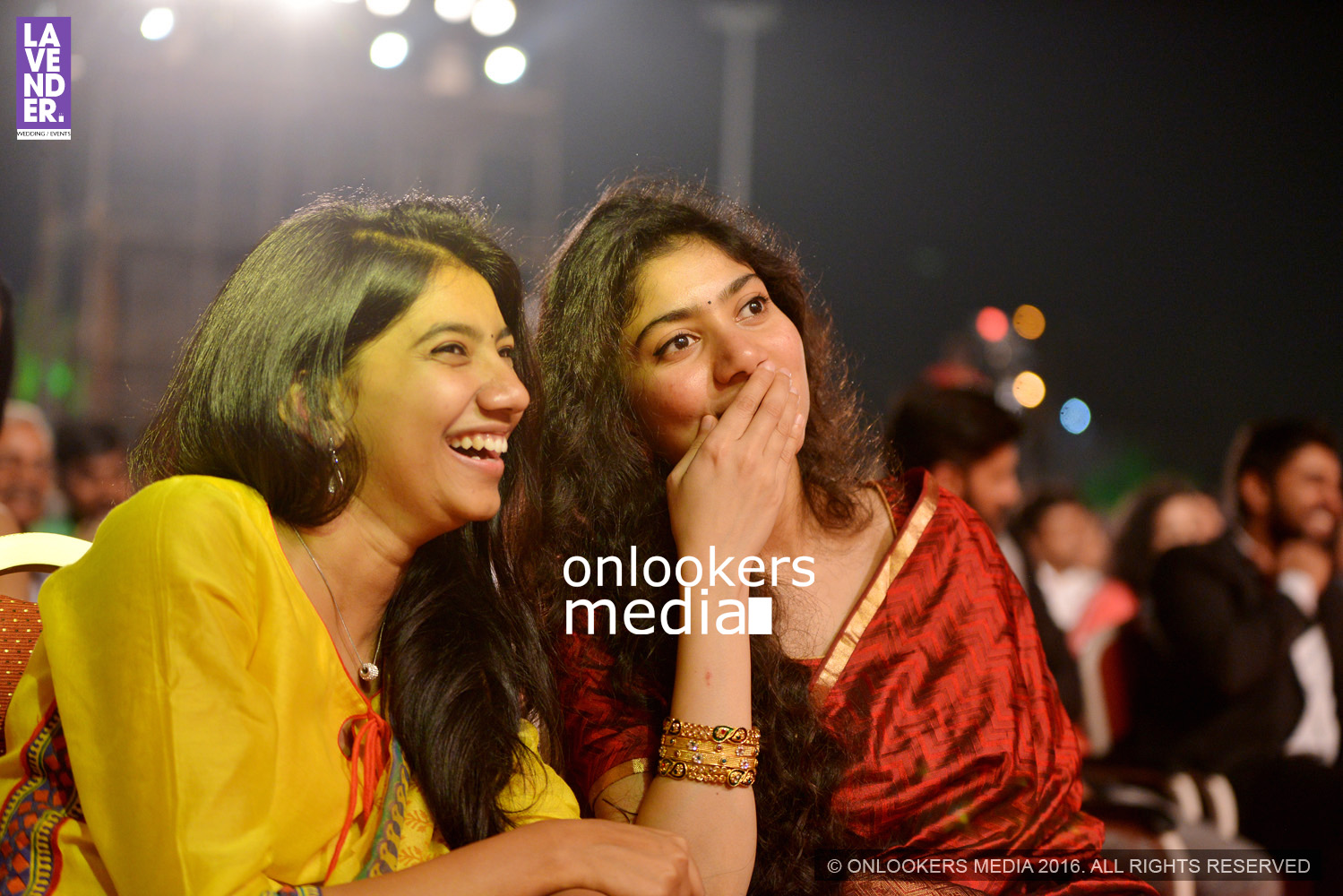 https://onlookersmedia.in/wp-content/uploads/2016/02/Sai-Pallavi-with-sister-Anu-Pallavi-at-Asianet-Film-Award-2016-8.jpg