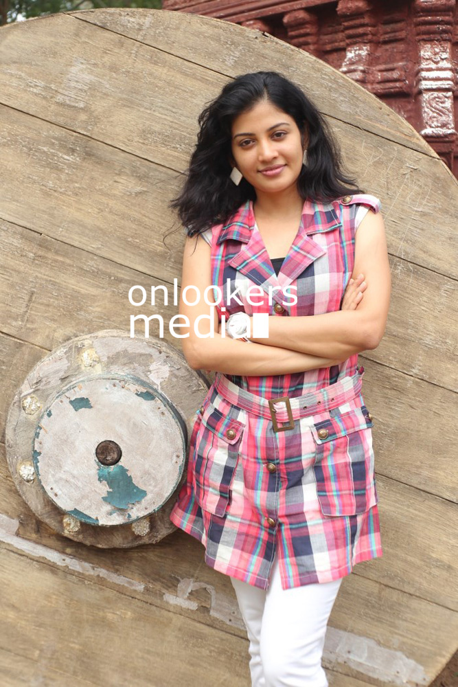 https://onlookersmedia.in/wp-content/uploads/2016/02/Shivada-Nair-Zero-tamil-movie-stills-33.jpg