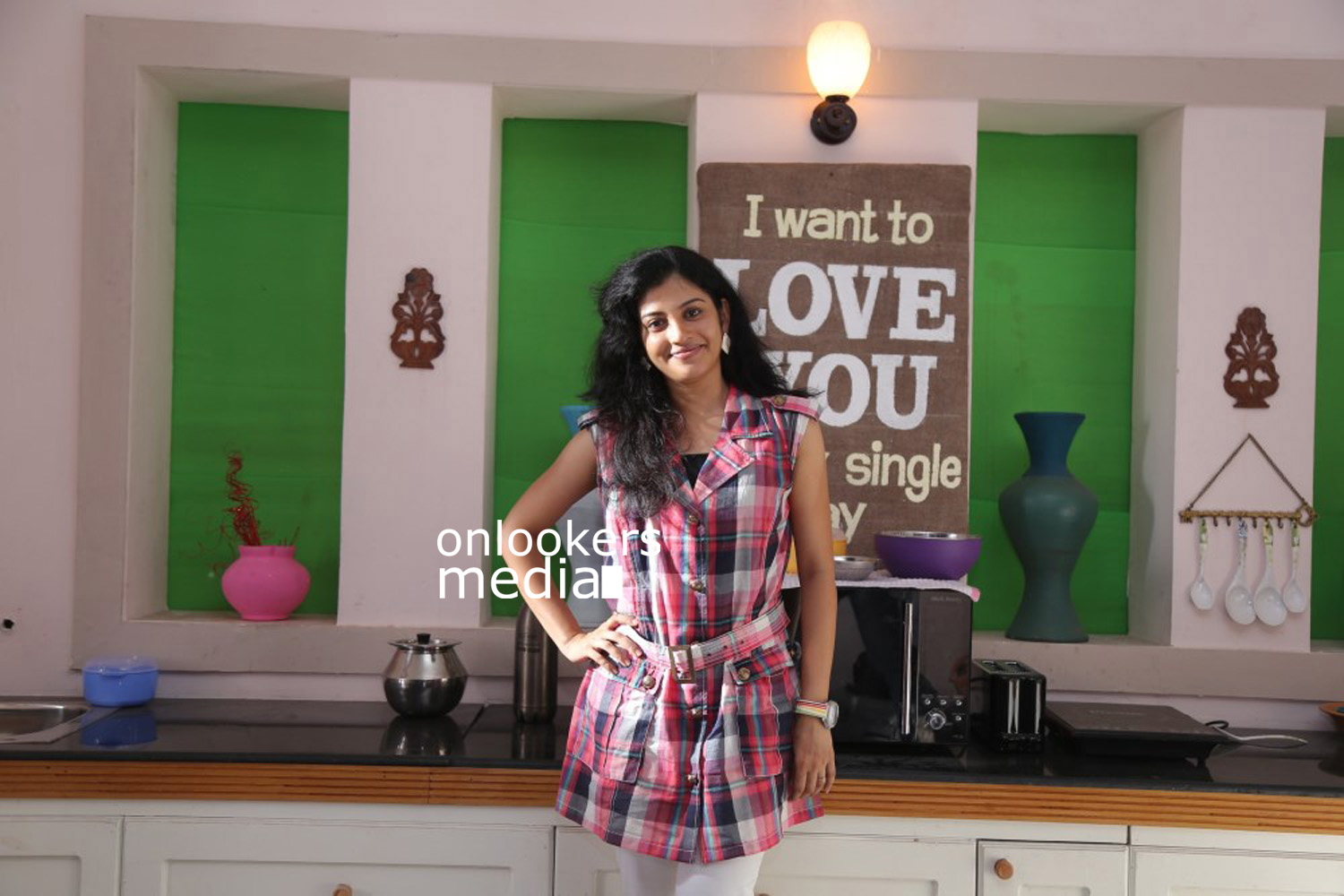 https://onlookersmedia.in/wp-content/uploads/2016/02/Shivada-Nair-Zero-tamil-movie-stills-34.jpg