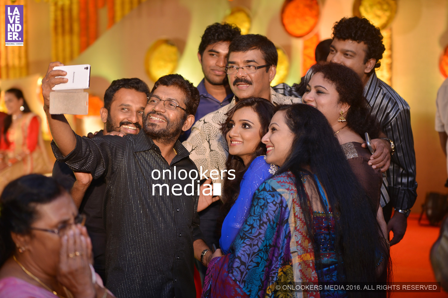 http://onlookersmedia.in/wp-content/uploads/2016/02/Singer-Manjari-at-Vijayaraghavan-son-wedding-reception-8.jpg