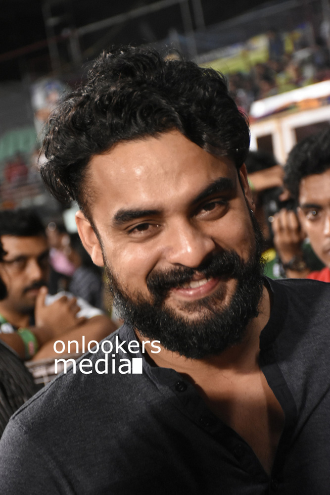 https://onlookersmedia.in/wp-content/uploads/2016/02/Tovino-Thomas-at-CCL-6-10.jpg