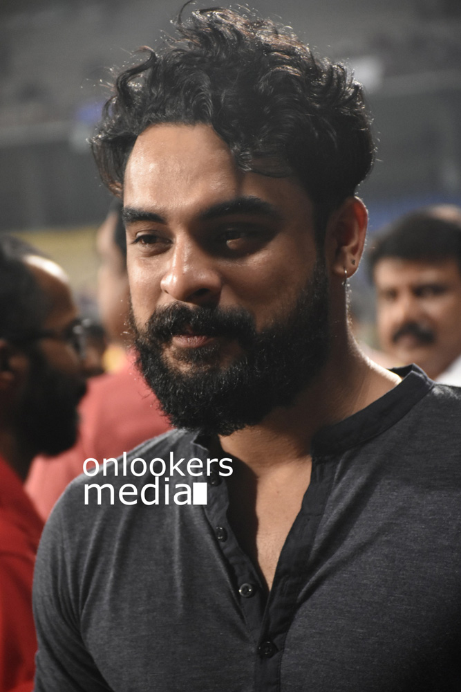 https://onlookersmedia.in/wp-content/uploads/2016/02/Tovino-Thomas-at-CCL-6-12.jpg