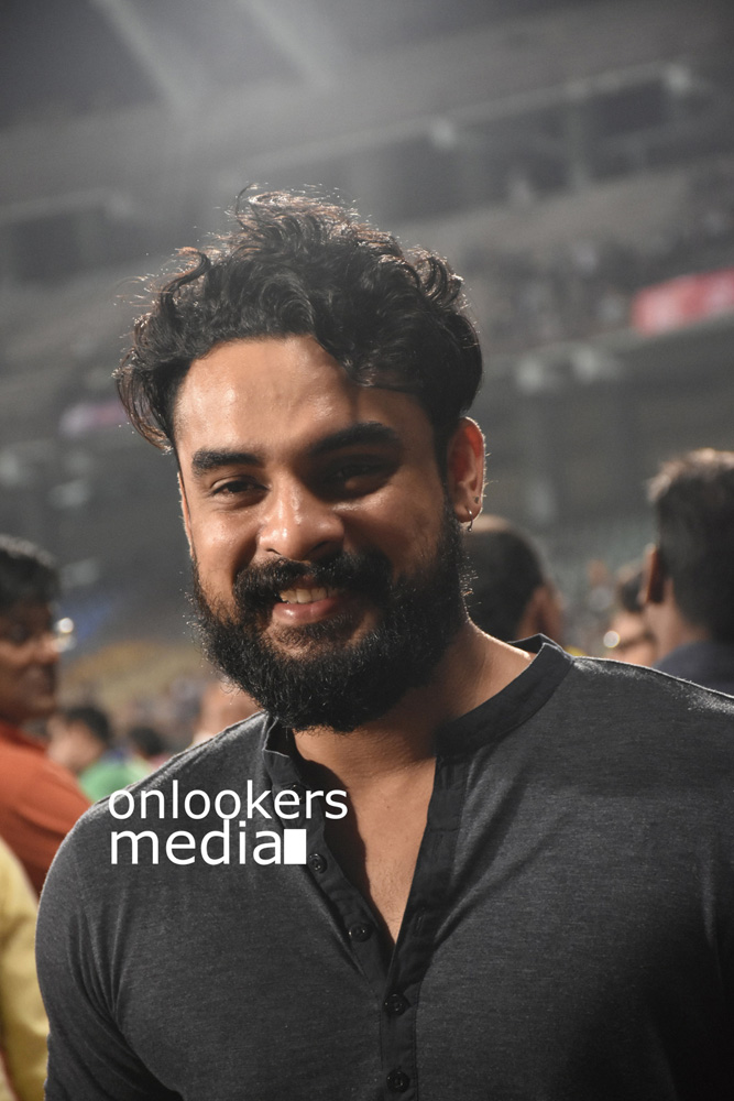 https://onlookersmedia.in/wp-content/uploads/2016/02/Tovino-Thomas-at-CCL-6-14.jpg