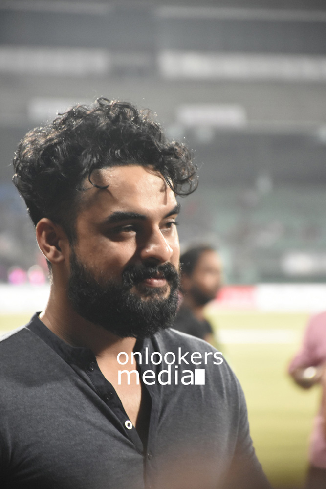https://onlookersmedia.in/wp-content/uploads/2016/02/Tovino-Thomas-at-CCL-6-2.jpg