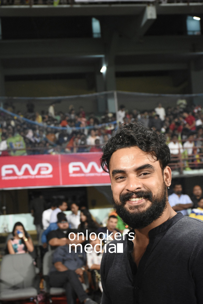 https://onlookersmedia.in/wp-content/uploads/2016/02/Tovino-Thomas-at-CCL-6-6.jpg