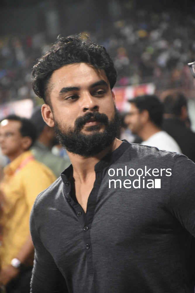 https://onlookersmedia.in/wp-content/uploads/2016/02/Tovino-Thomas-at-CCL-6-8.jpg