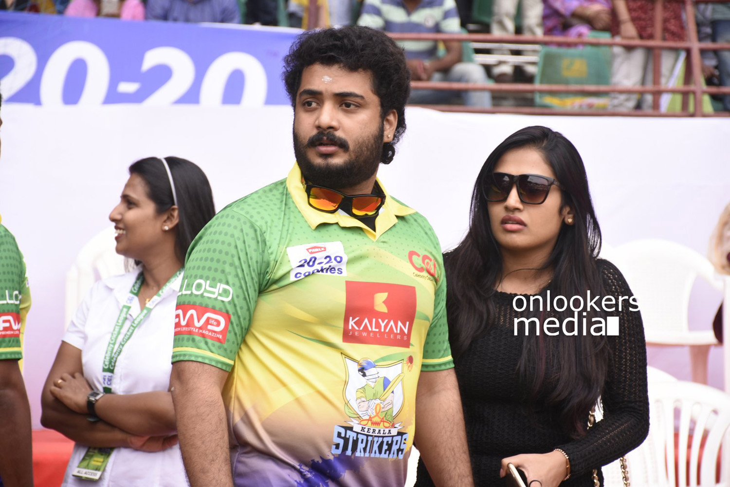 Vinu Mohan wife Vidhya Mohan at CCL 6
