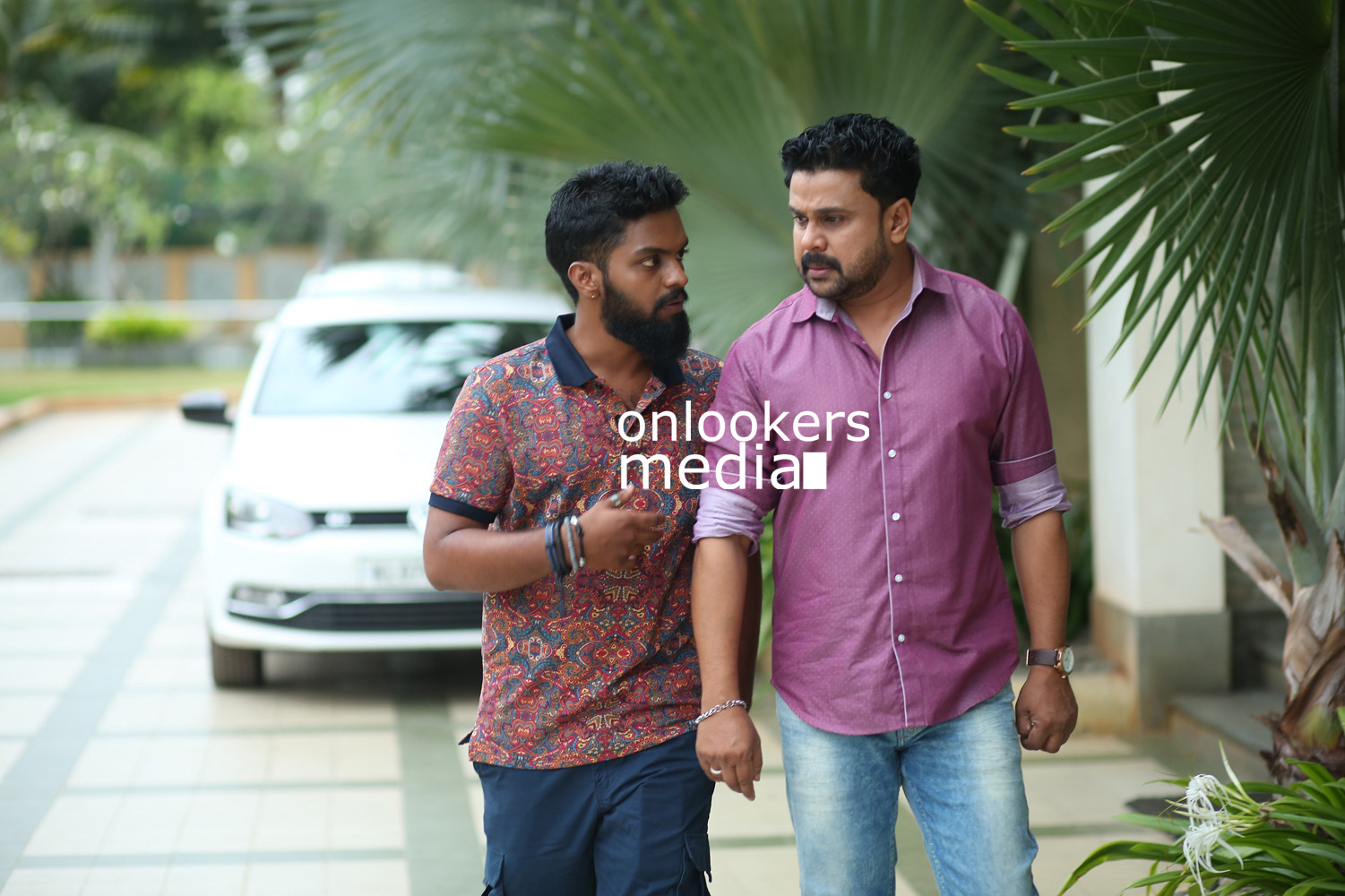 https://onlookersmedia.in/wp-content/uploads/2016/03/Dileep-in-King-Liar-Stills-5.jpg