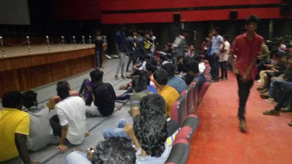 Kali malayalam movie theater response-Dulquer-Sai Pallavi (22)
