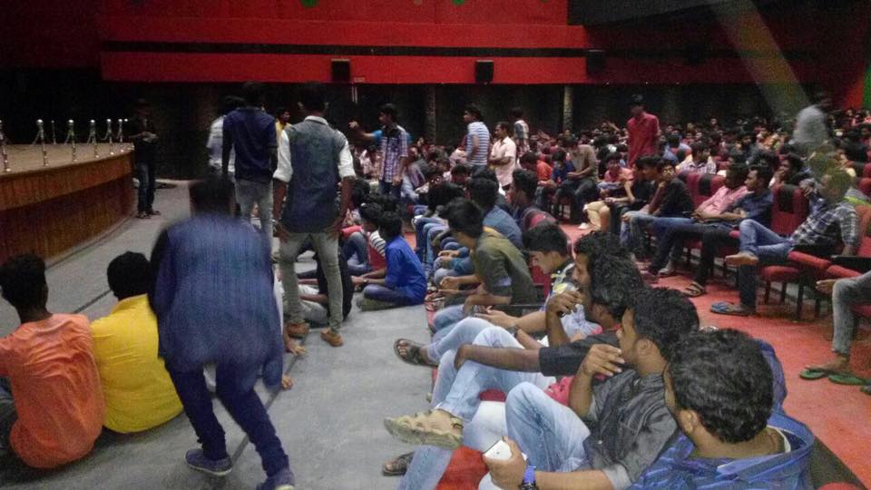 Kali malayalam movie theater response-Dulquer-Sai Pallavi (23)
