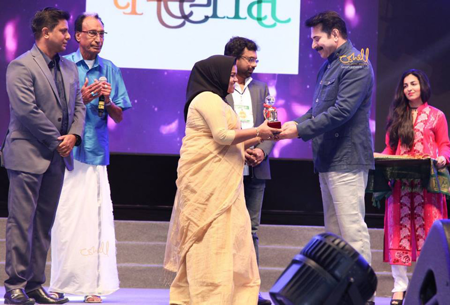 https://onlookersmedia.in/wp-content/uploads/2016/03/Mammootty-at-Kairali-Ishal-Laila-2016-Stills-Photos-13.jpg