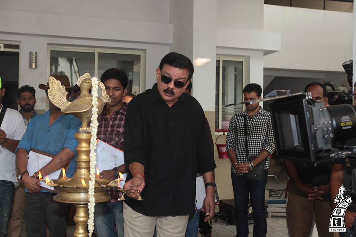 https://onlookersmedia.in/wp-content/uploads/2016/03/Mohanlal-in-Oppam-malayalam-movie-2016-4.jpg