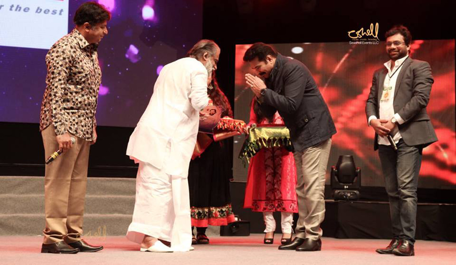 https://onlookersmedia.in/wp-content/uploads/2016/03/Yesudas-photos-Ishal-Laila-2016-1.jpg