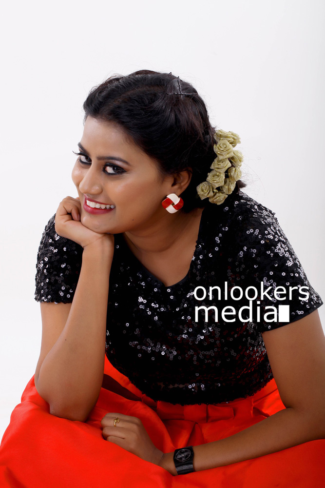 https://onlookersmedia.in/wp-content/uploads/2016/04/Ansiba-Hassan-Stills-Photoshoot-Latest-Photos-13.jpg