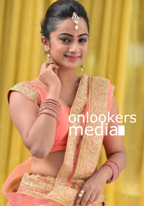 https://onlookersmedia.in/wp-content/uploads/2016/04/Namitha-Pramod-in-Chuttalabbai-stills-4.jpg