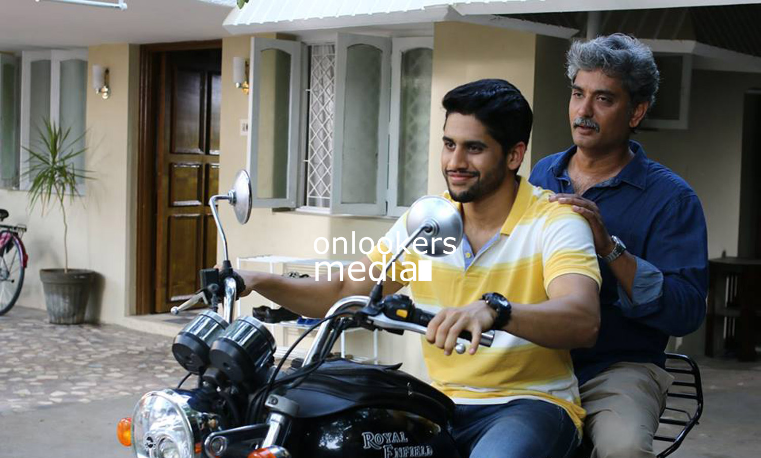https://onlookersmedia.in/wp-content/uploads/2016/04/Sahasam-Swasaga-Sagipo-Stills-Naga-Chaitanya-Manjima-Mohan-8.jpg
