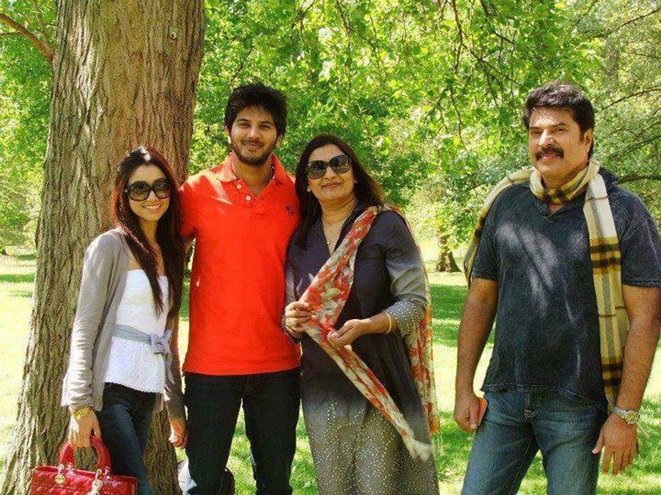 https://onlookersmedia.in/wp-content/uploads/2016/05/Mammootty-family-photos-Wife-Daughter-Son-14.jpg