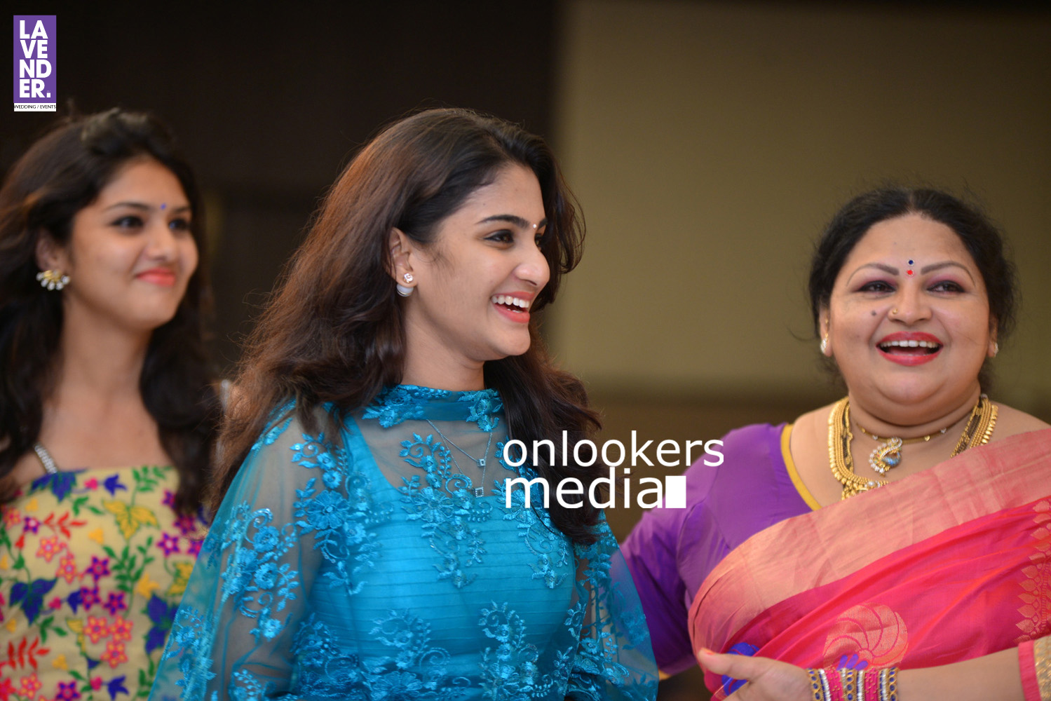 https://onlookersmedia.in/wp-content/uploads/2016/05/Ponnamma-Babu-daughter-Pinky-Alphonsa-wedding-engagement-103.jpg