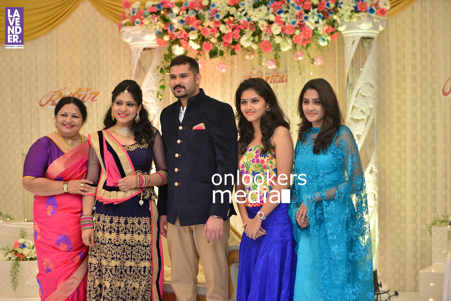 https://onlookersmedia.in/wp-content/uploads/2016/05/Ponnamma-Babu-daughter-Pinky-Alphonsa-wedding-engagement-104.jpg