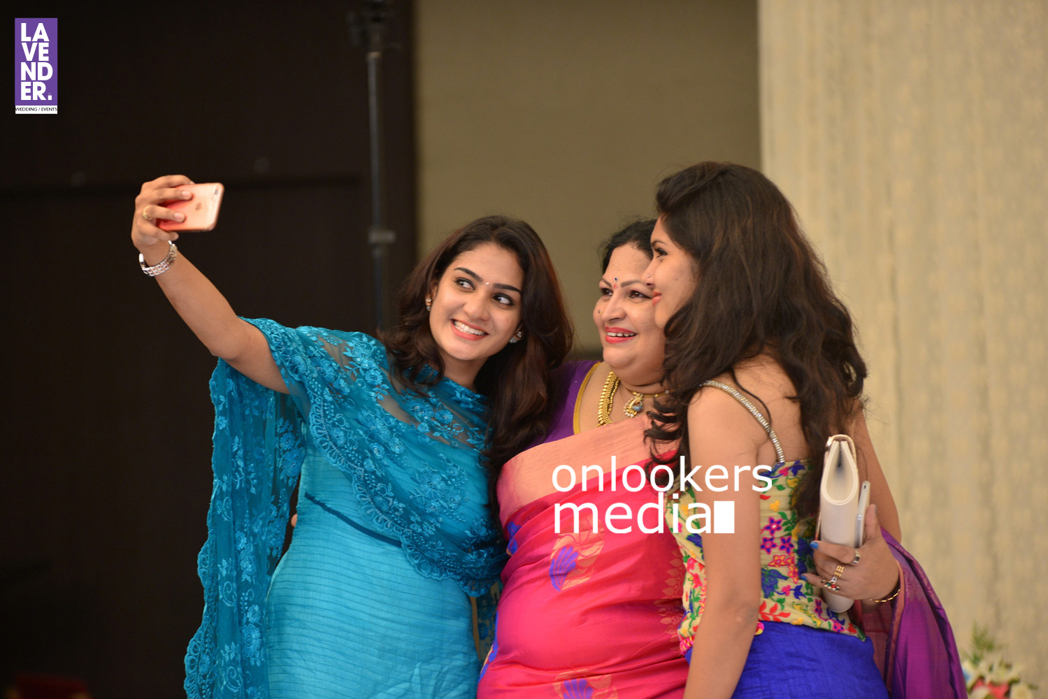 https://onlookersmedia.in/wp-content/uploads/2016/05/Ponnamma-Babu-daughter-Pinky-Alphonsa-wedding-engagement-111.jpg