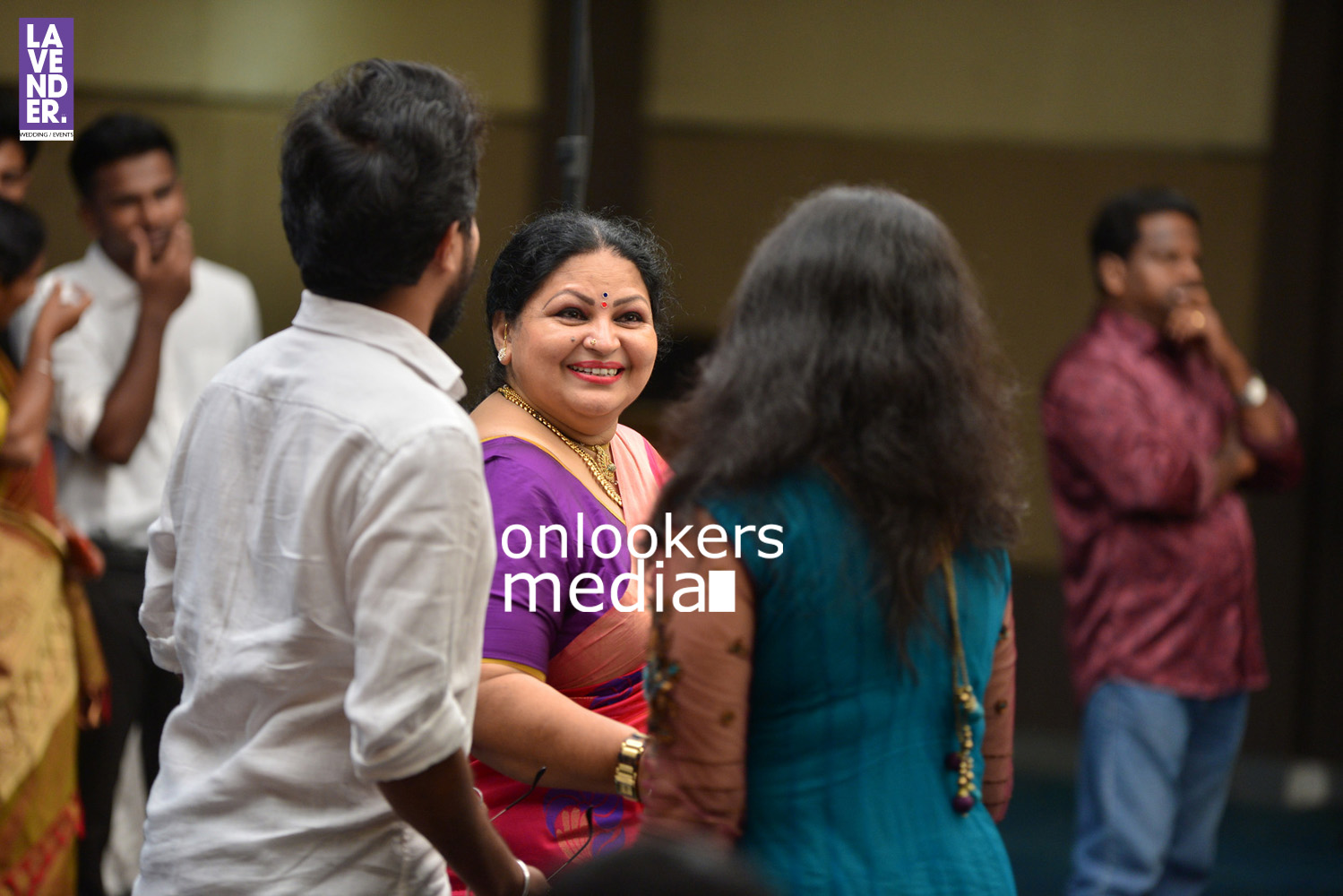 https://onlookersmedia.in/wp-content/uploads/2016/05/Ponnamma-Babu-daughter-Pinky-Alphonsa-wedding-engagement-114.jpg