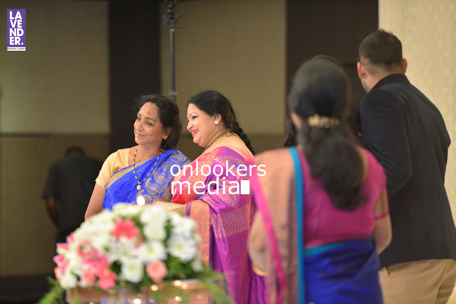 https://onlookersmedia.in/wp-content/uploads/2016/05/Ponnamma-Babu-daughter-Pinky-Alphonsa-wedding-engagement-141.jpg