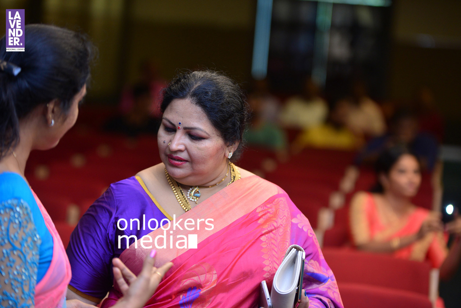 https://onlookersmedia.in/wp-content/uploads/2016/05/Ponnamma-Babu-daughter-Pinky-Alphonsa-wedding-engagement-148.jpg