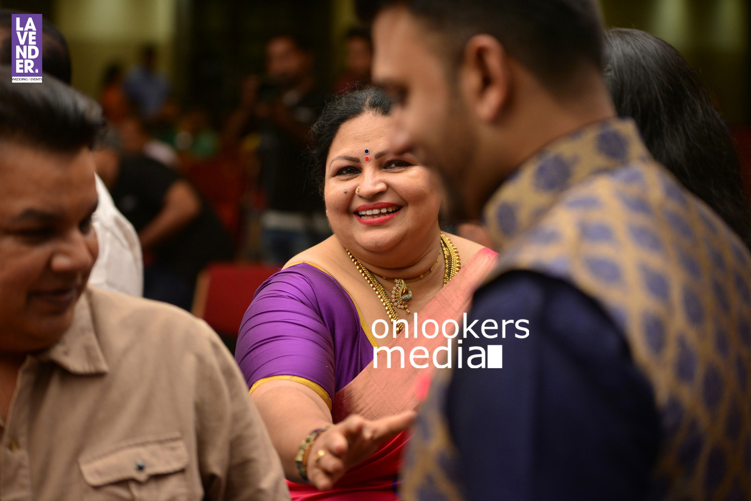 https://onlookersmedia.in/wp-content/uploads/2016/05/Ponnamma-Babu-daughter-Pinky-Alphonsa-wedding-engagement-153.jpg