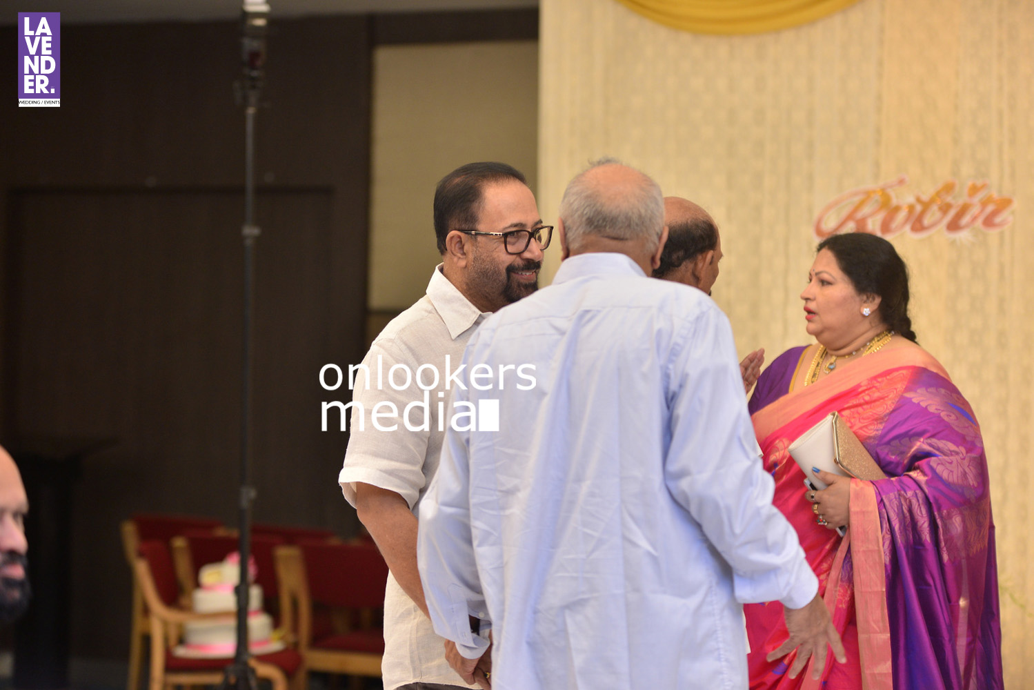 https://onlookersmedia.in/wp-content/uploads/2016/05/Ponnamma-Babu-daughter-Pinky-Alphonsa-wedding-engagement-163.jpg