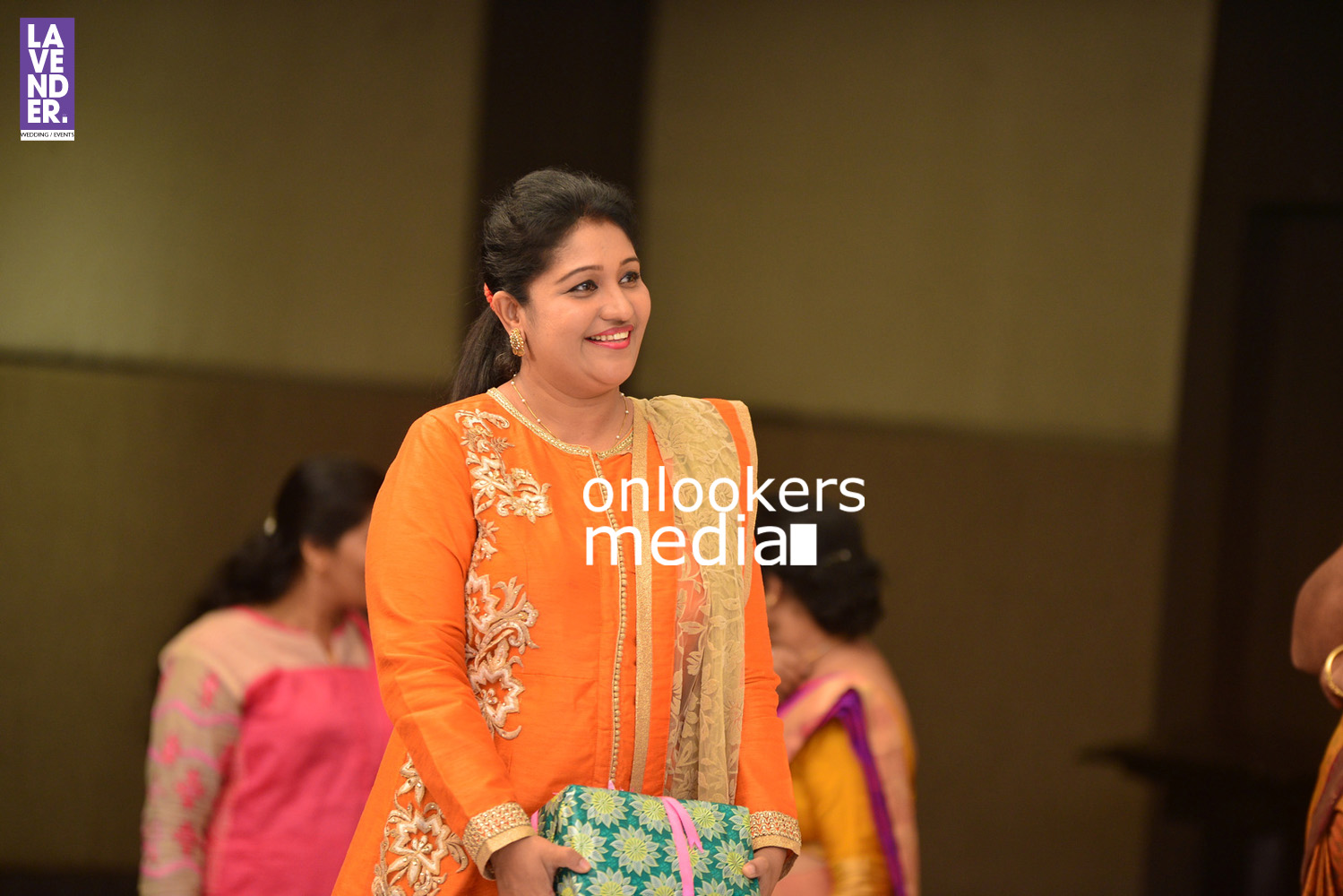https://onlookersmedia.in/wp-content/uploads/2016/05/Ponnamma-Babu-daughter-Pinky-Alphonsa-wedding-engagement-170.jpg