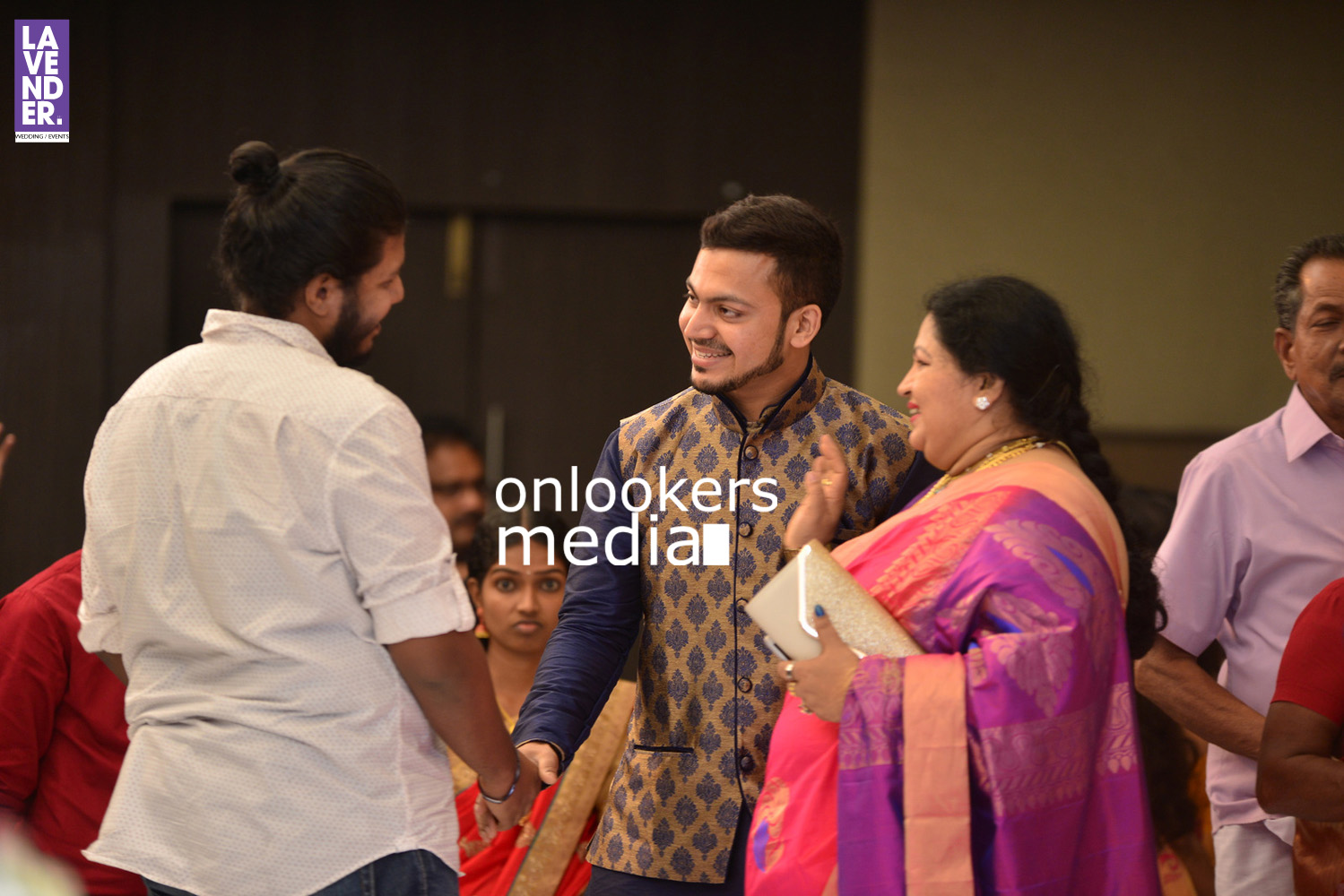 https://onlookersmedia.in/wp-content/uploads/2016/05/Ponnamma-Babu-daughter-Pinky-Alphonsa-wedding-engagement-178.jpg