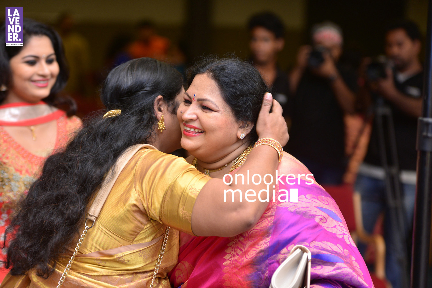 https://onlookersmedia.in/wp-content/uploads/2016/05/Ponnamma-Babu-daughter-Pinky-Alphonsa-wedding-engagement-180.jpg