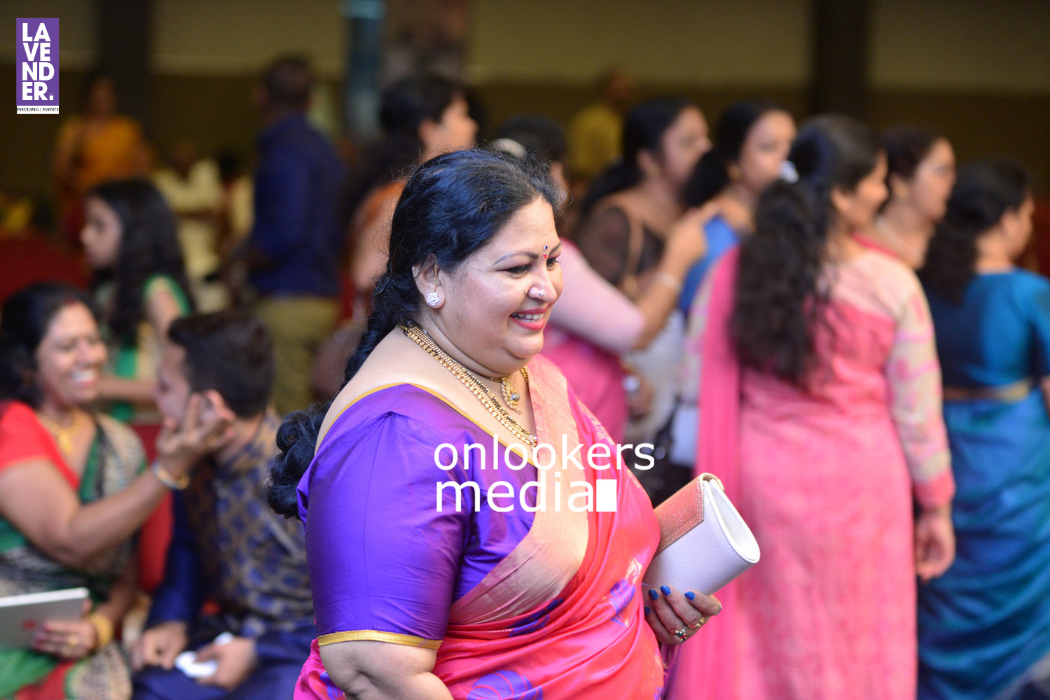 https://onlookersmedia.in/wp-content/uploads/2016/05/Ponnamma-Babu-daughter-Pinky-Alphonsa-wedding-engagement-190.jpg