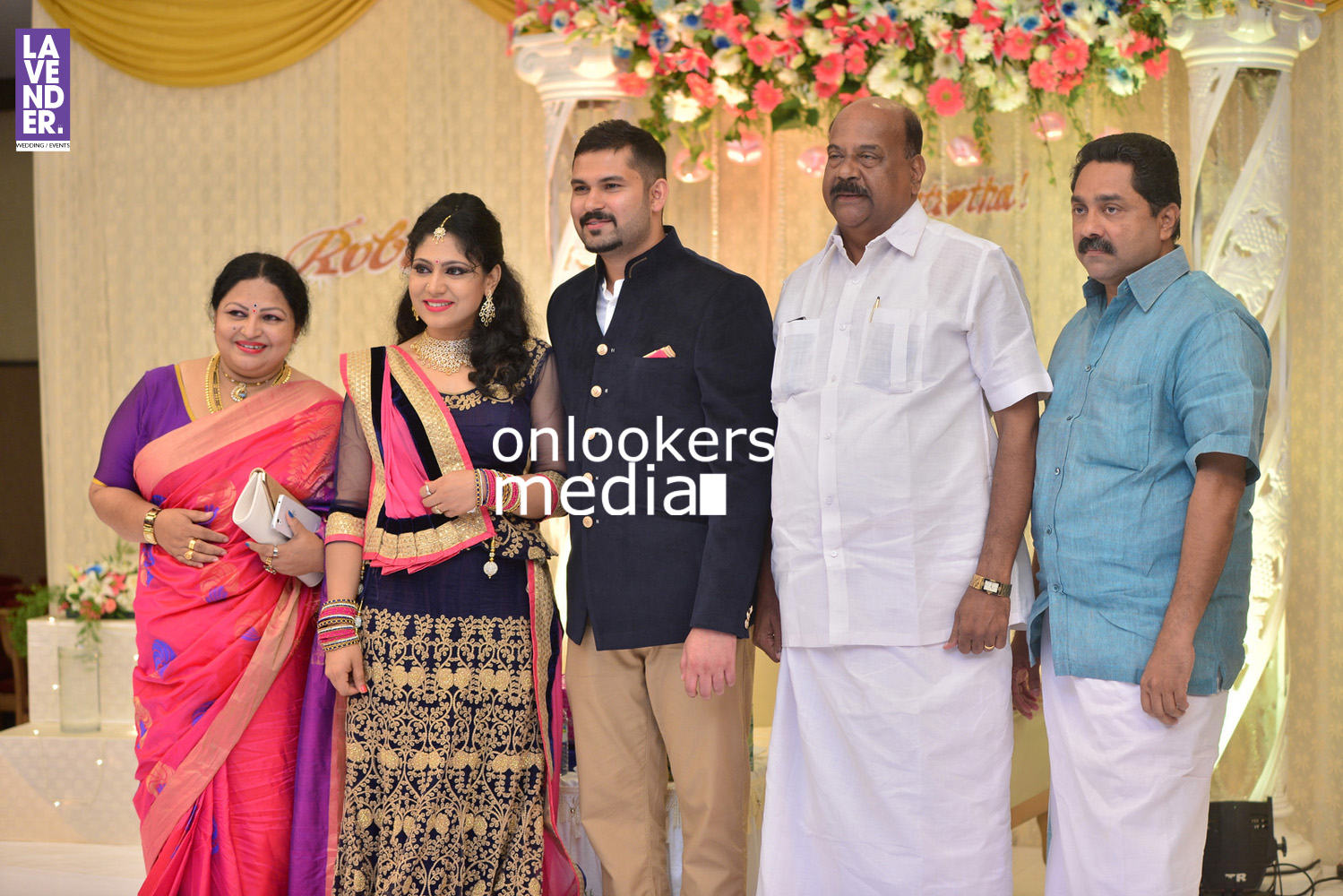 https://onlookersmedia.in/wp-content/uploads/2016/05/Ponnamma-Babu-daughter-Pinky-Alphonsa-wedding-engagement-191.jpg