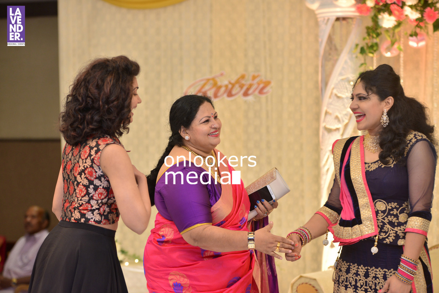 https://onlookersmedia.in/wp-content/uploads/2016/05/Ponnamma-Babu-daughter-Pinky-Alphonsa-wedding-engagement-195.jpg
