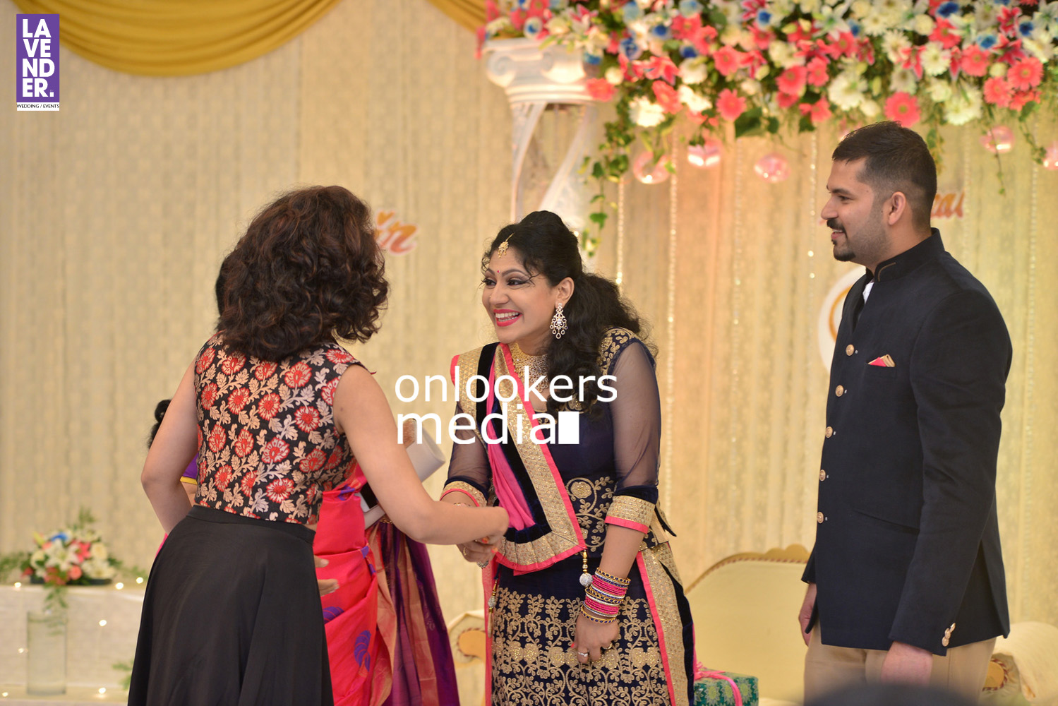 https://onlookersmedia.in/wp-content/uploads/2016/05/Ponnamma-Babu-daughter-Pinky-Alphonsa-wedding-engagement-196.jpg