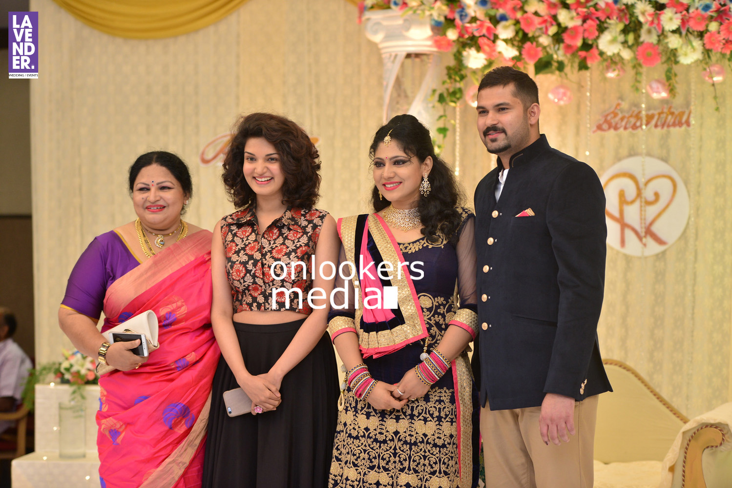 https://onlookersmedia.in/wp-content/uploads/2016/05/Ponnamma-Babu-daughter-Pinky-Alphonsa-wedding-engagement-197.jpg