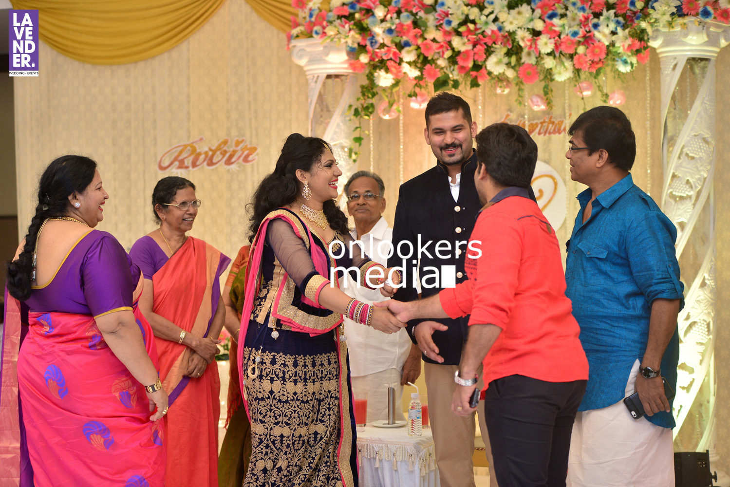 https://onlookersmedia.in/wp-content/uploads/2016/05/Ponnamma-Babu-daughter-Pinky-Alphonsa-wedding-engagement-220.jpg