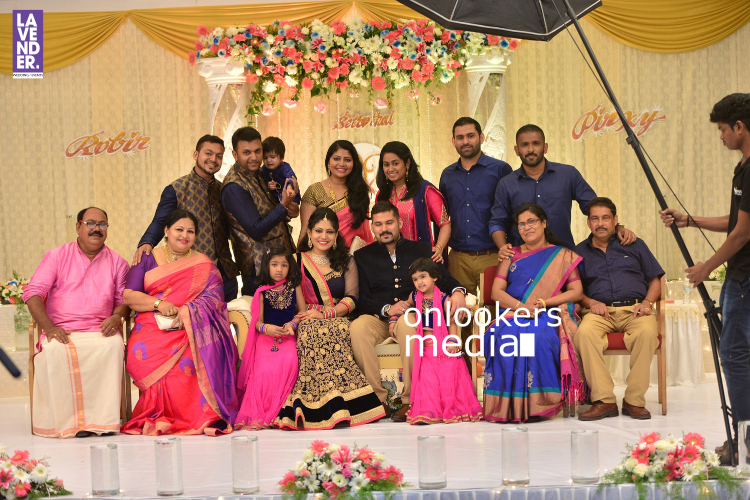 https://onlookersmedia.in/wp-content/uploads/2016/05/Ponnamma-Babu-daughter-Pinky-Alphonsa-wedding-engagement-224.jpg