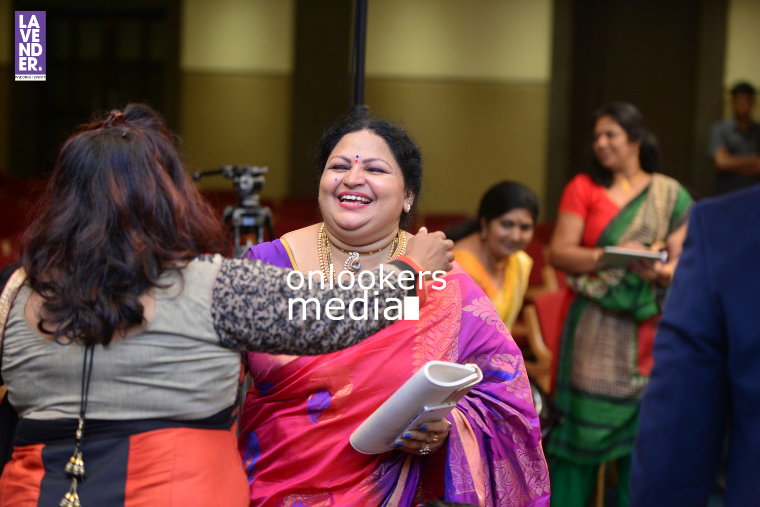https://onlookersmedia.in/wp-content/uploads/2016/05/Ponnamma-Babu-daughter-Pinky-Alphonsa-wedding-engagement-225.jpg