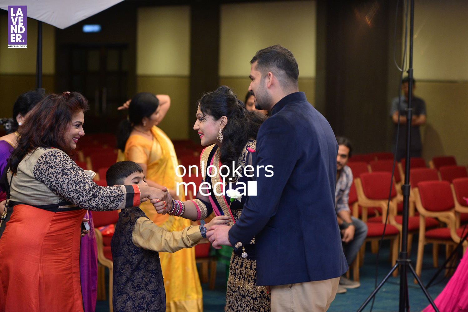 https://onlookersmedia.in/wp-content/uploads/2016/05/Ponnamma-Babu-daughter-Pinky-Alphonsa-wedding-engagement-226.jpg