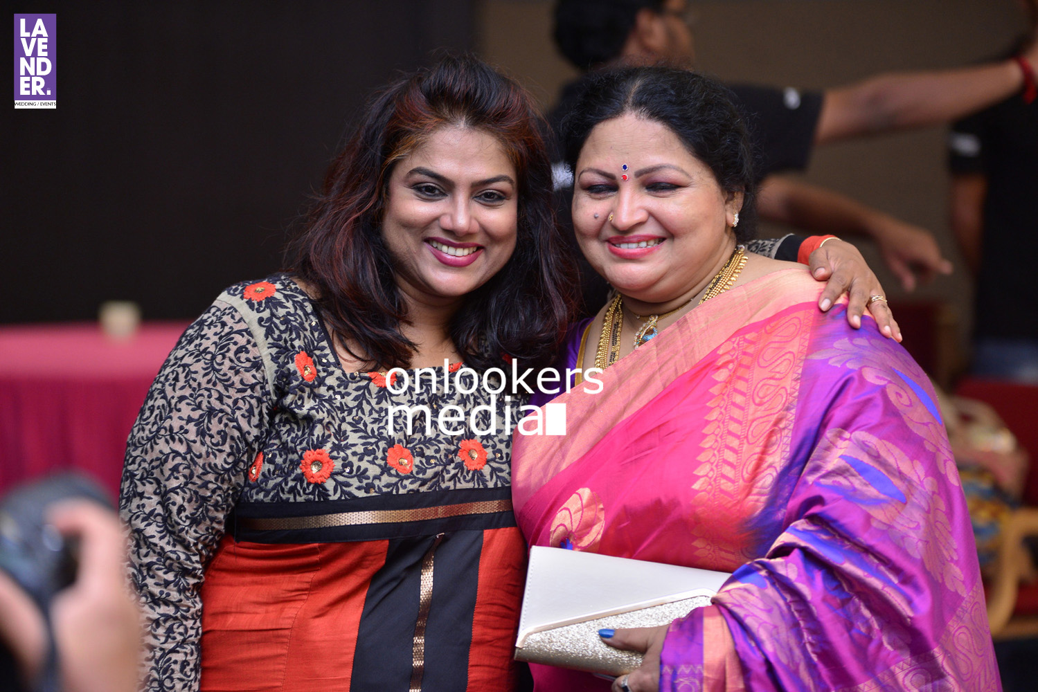 https://onlookersmedia.in/wp-content/uploads/2016/05/Ponnamma-Babu-daughter-Pinky-Alphonsa-wedding-engagement-235.jpg
