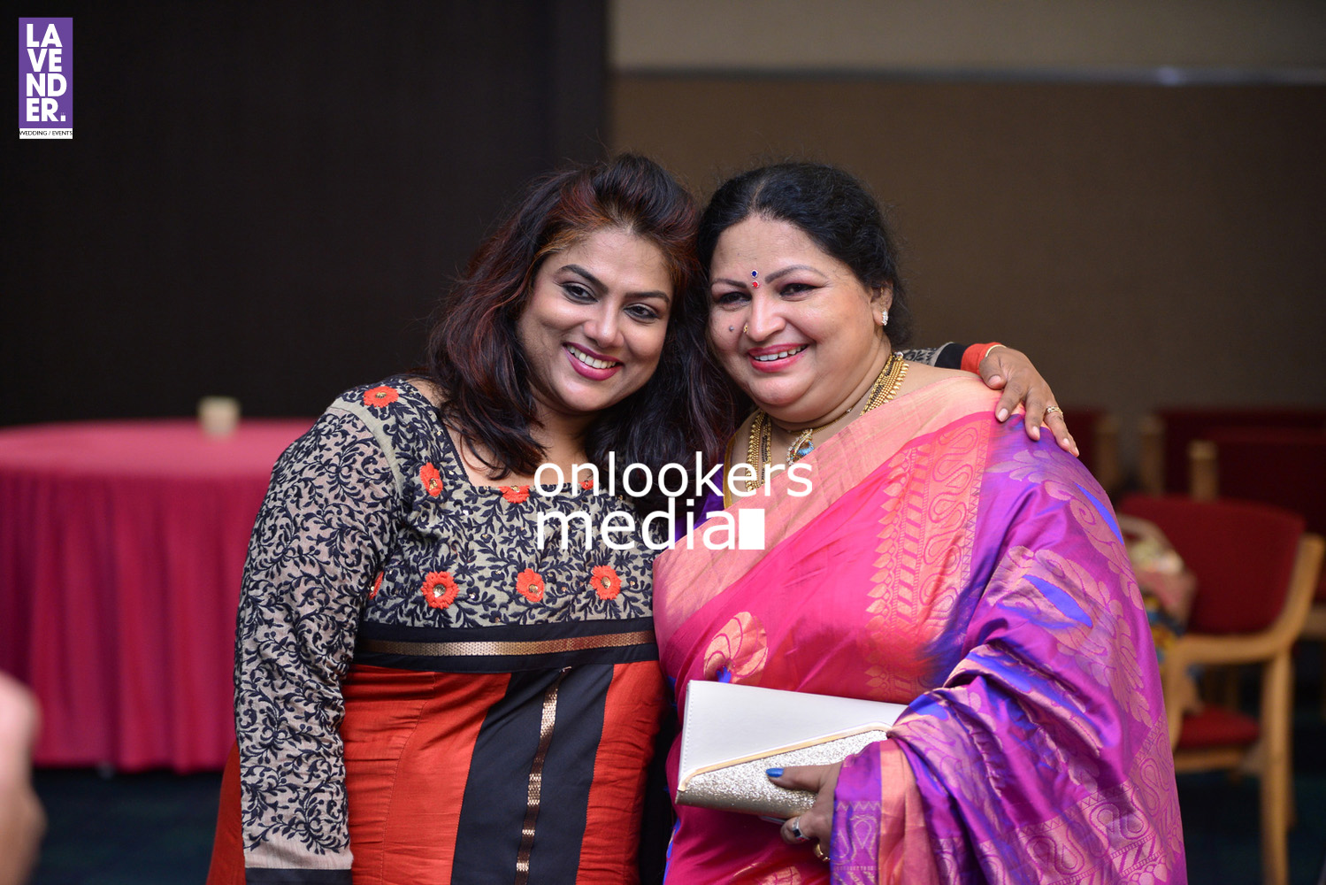 https://onlookersmedia.in/wp-content/uploads/2016/05/Ponnamma-Babu-daughter-Pinky-Alphonsa-wedding-engagement-236.jpg