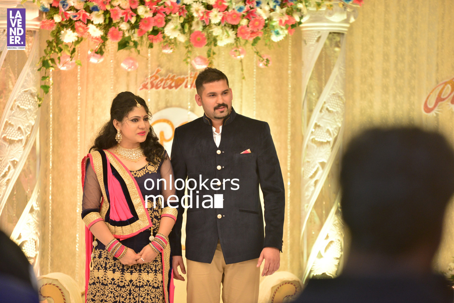 https://onlookersmedia.in/wp-content/uploads/2016/05/Ponnamma-Babu-daughter-Pinky-Alphonsa-wedding-engagement-237.jpg