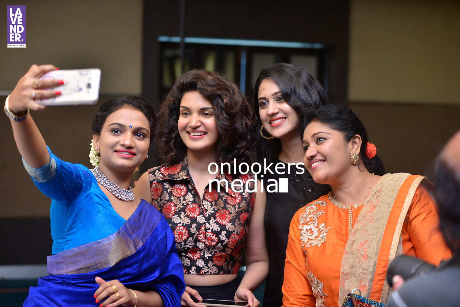 https://onlookersmedia.in/wp-content/uploads/2016/05/Ponnamma-Babu-daughter-Pinky-Alphonsa-wedding-engagement-240.jpg