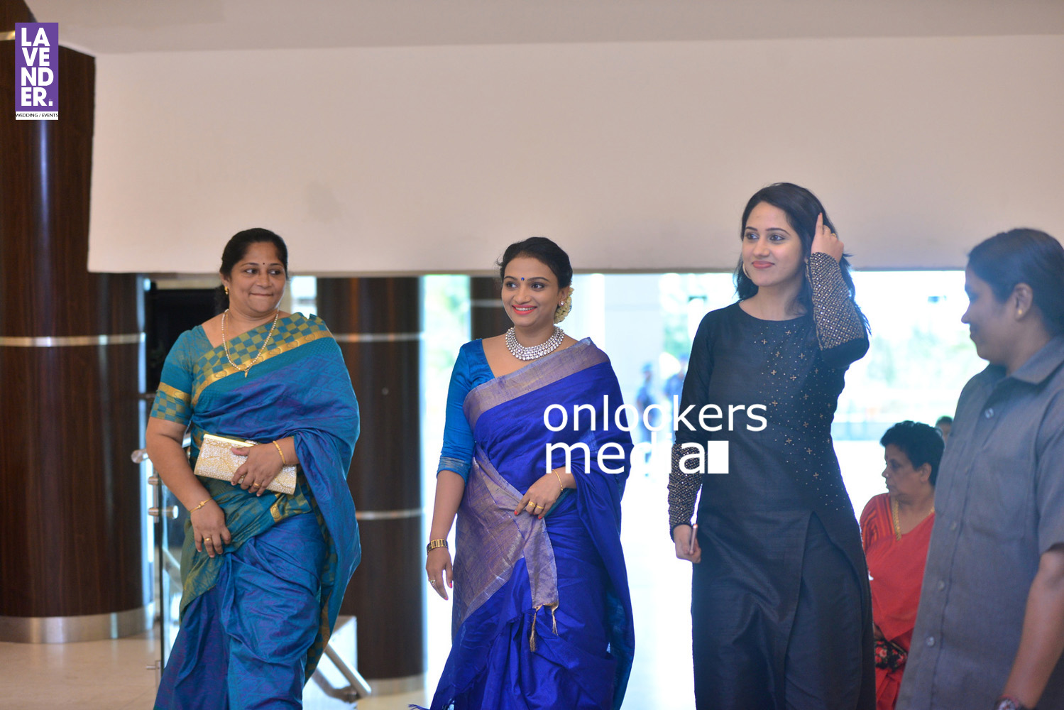 https://onlookersmedia.in/wp-content/uploads/2016/05/Ponnamma-Babu-daughter-Pinky-Alphonsa-wedding-engagement-3.jpg