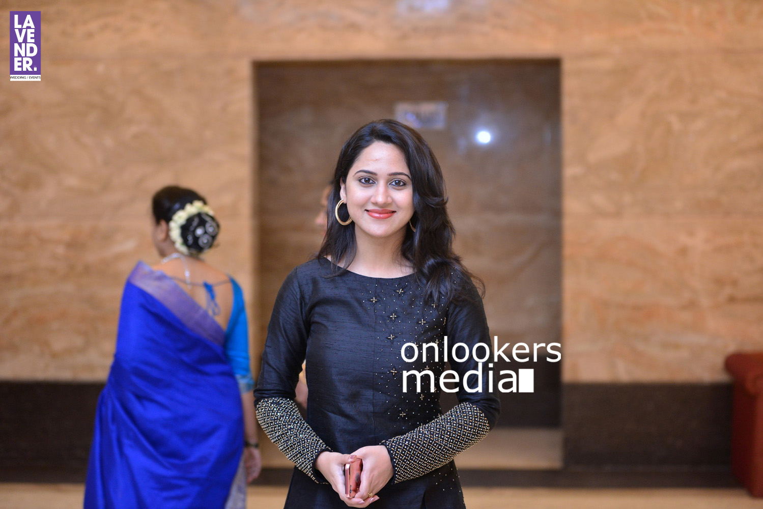 https://onlookersmedia.in/wp-content/uploads/2016/05/Ponnamma-Babu-daughter-Pinky-Alphonsa-wedding-engagement-92.jpg